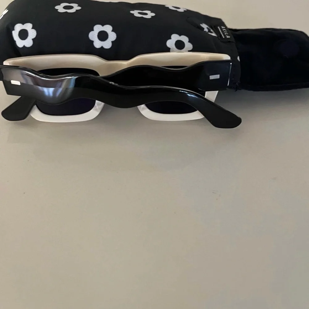 New kids Akila sunglasses